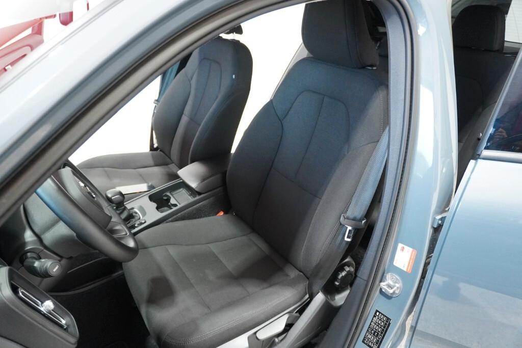 VOLVO XC40 1.5 T2 129CV 6M. ESSENTIAL ( FARI LED - COCKPIT - CRUISE - NAVI - MIRROR - SENSORI POST. - TELECAMERA POST. - CERCHI 17 )