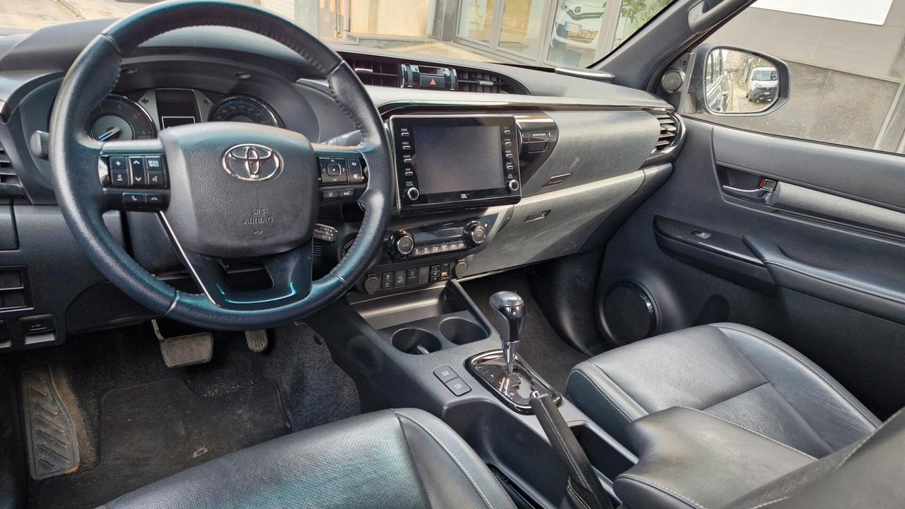 Toyota Hilux 2.4 D-4D A/T 4WD 4 porte Double Cab Invincible