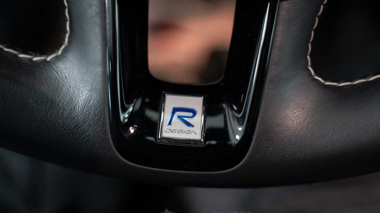 Volvo XC 60 XC60 B4 2.0 AWD R DESIGN AUTO XENO PELLE NAVI FULL OPTIONAL