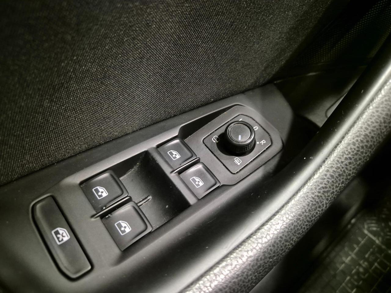 Volkswagen Passat Variant 1.6 TDI Trendline 120cv - Sens. Park. - Bluetooth