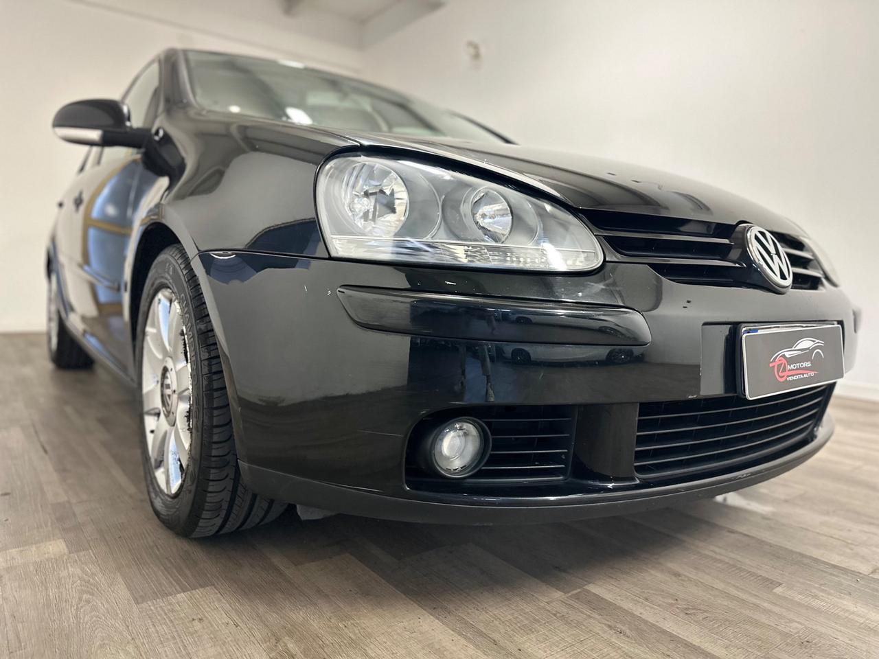 Volkswagen Golf 1.6 16V FSI 5p. Sportline NEOPATENTATI