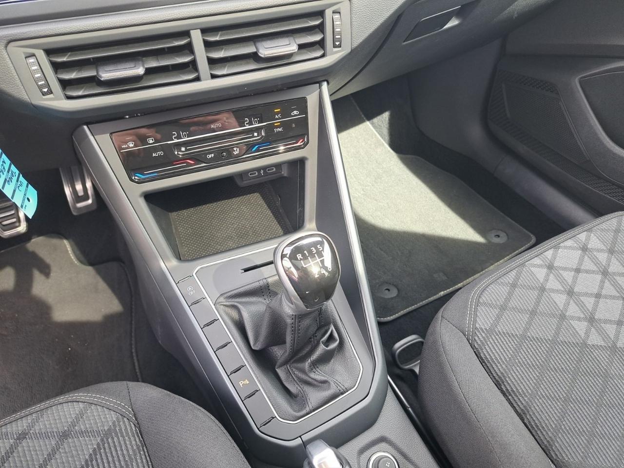 Volkswagen Taigo 1.0 tsi r-line 110cv