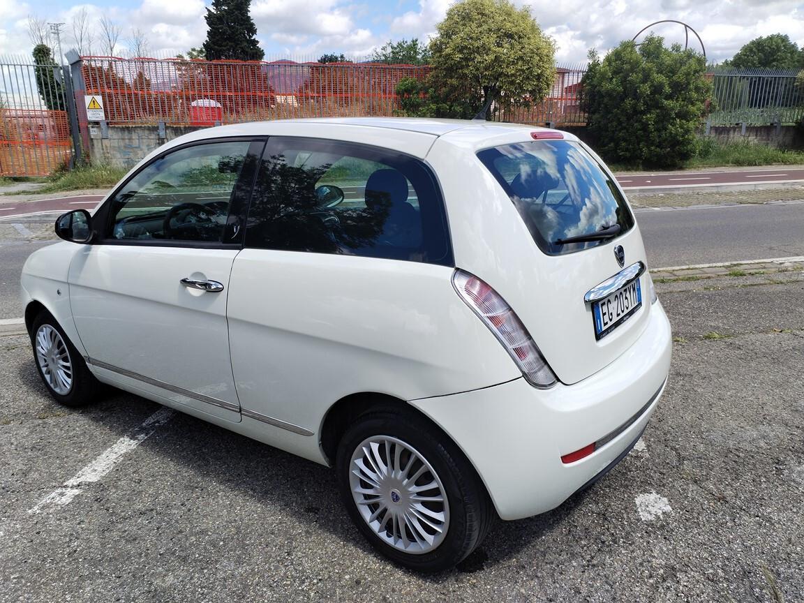 Lancia Ypsilon 1.2 8v Fire 97000km euro 5 2011