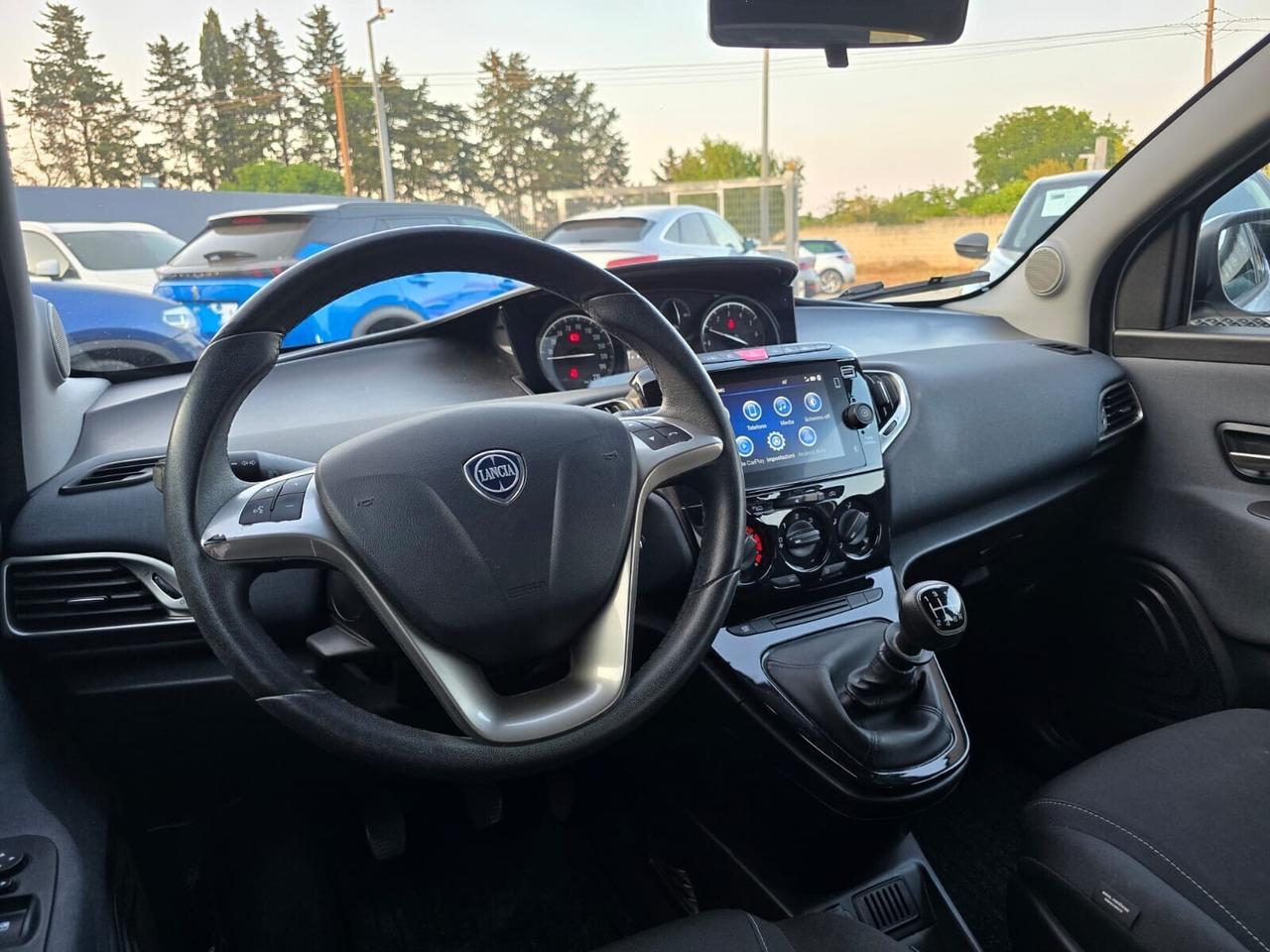 Lancia Ypsilon 1.0 FireFly 5 porte S&S Hybrid Ecochic Silver