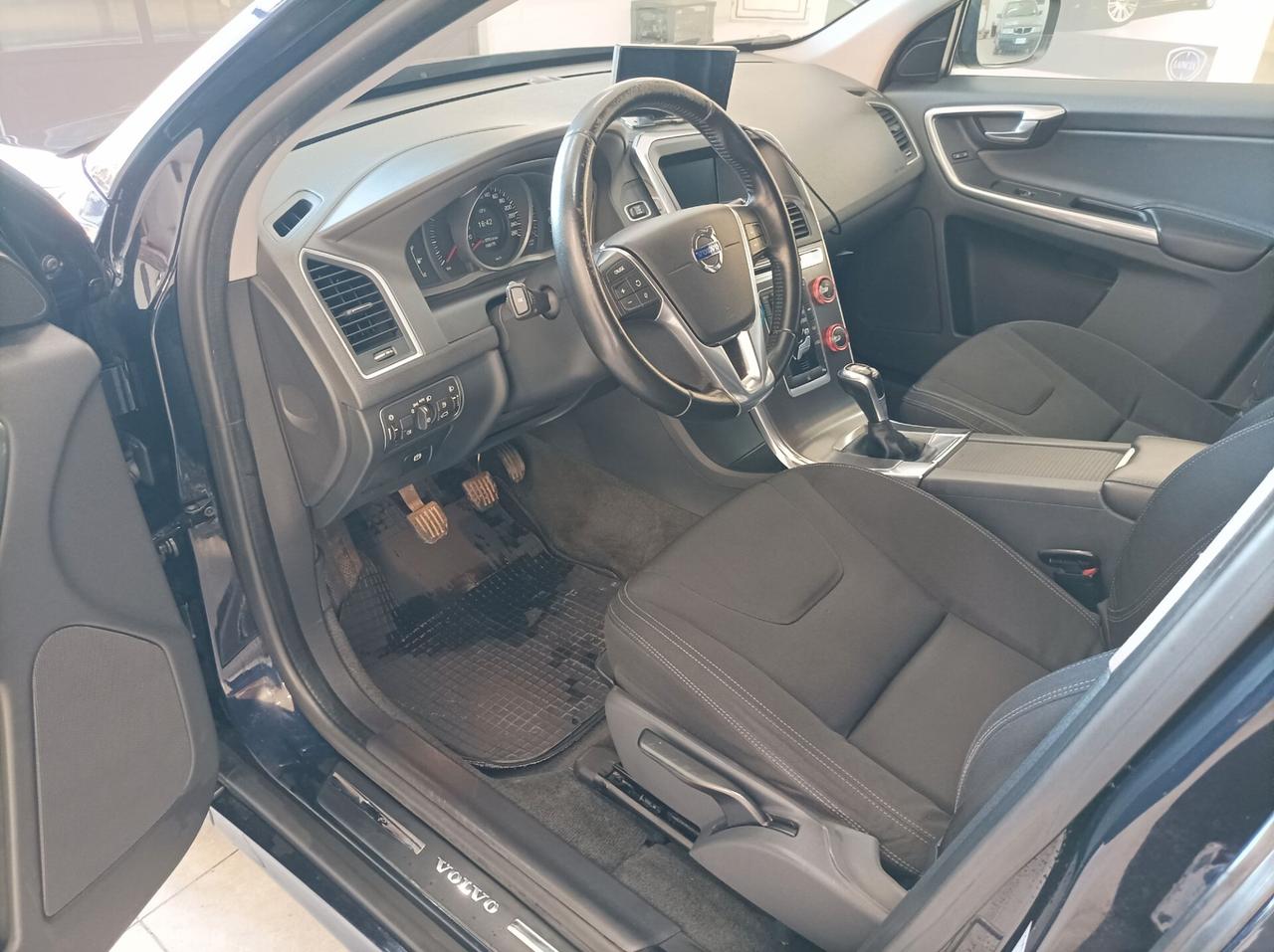 Volvo XC 60 CV 190 D4 Momentum 02/2016