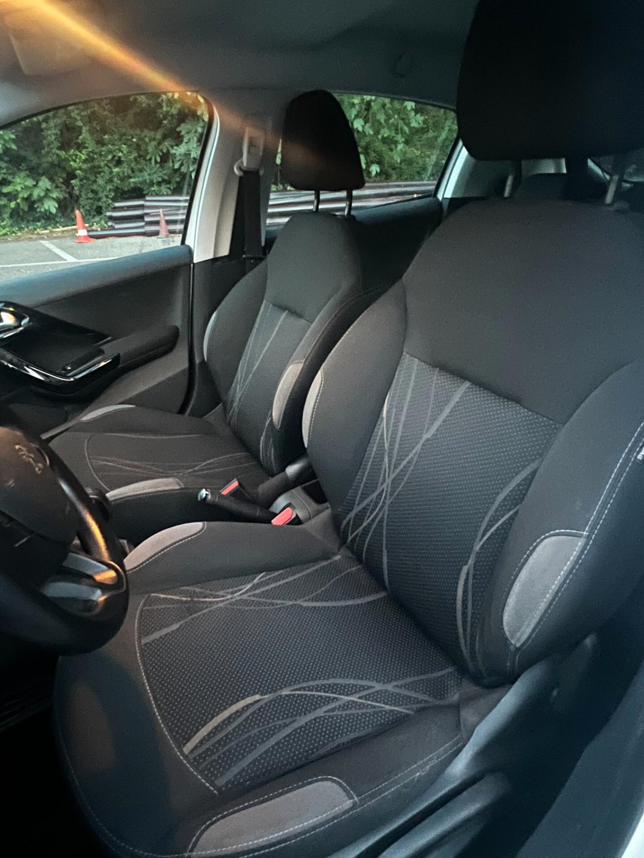 ADATTA PER NEOPATENTATI Peugeot 208 1.4 HDi 68 CV 5 porte Allure