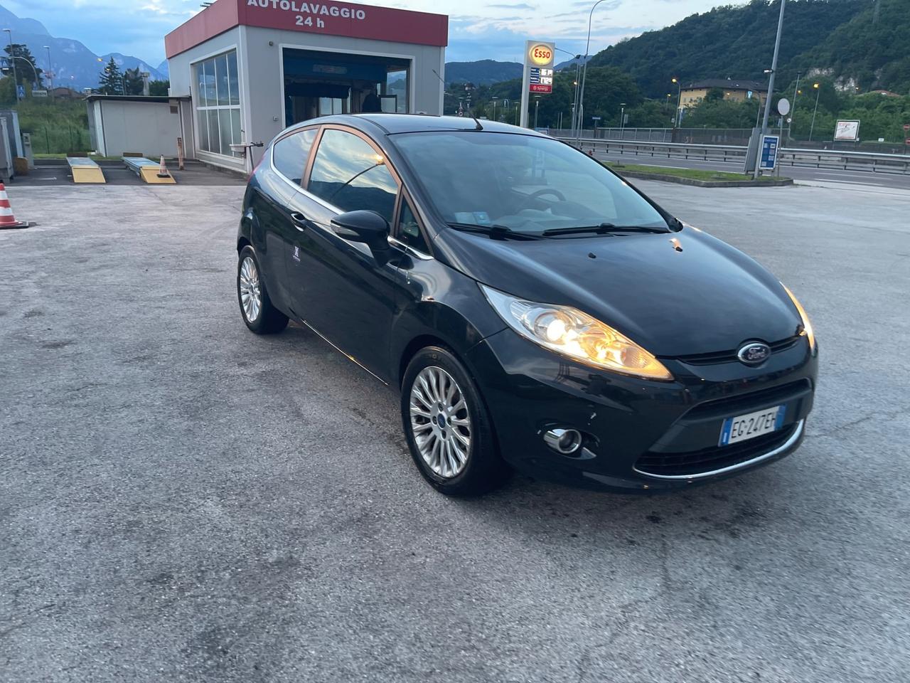 Ford Fiesta 1.4 TDCi 70CV 3 porte Titanium SI NEOPATENTATI