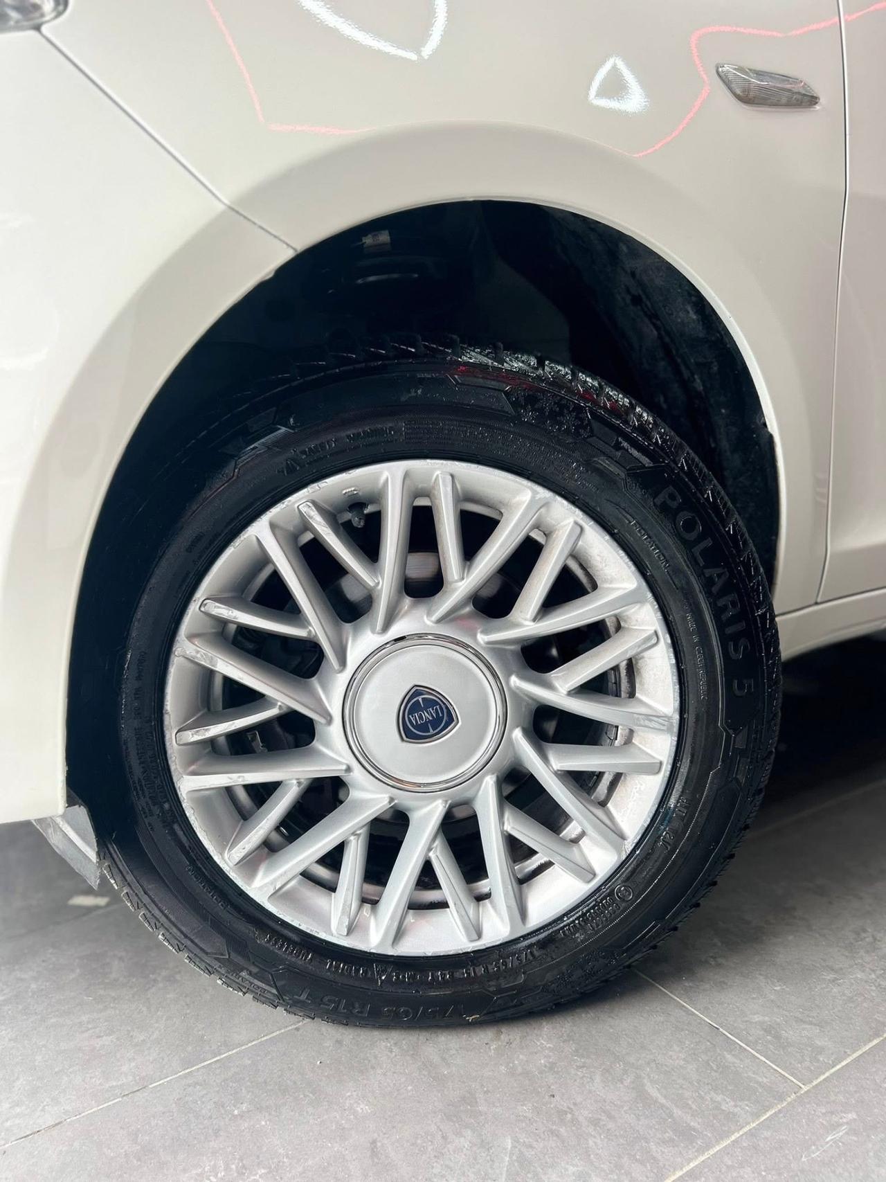 Lancia Ypsilon 0.9 TwinAir 85cv Ecochic Gold 2014