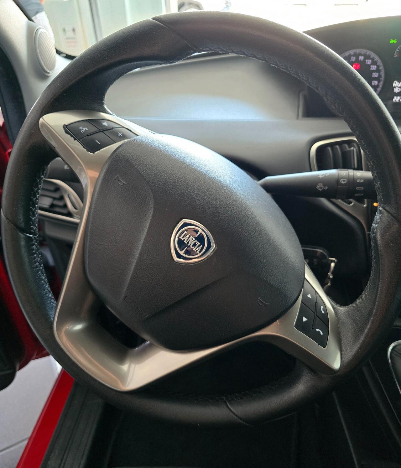 Lancia Ypsilon 1.2 69 CV 5 porte Platinum
