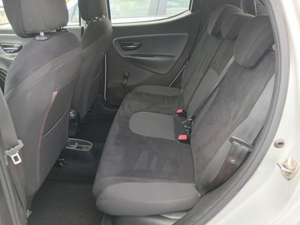 Lancia Ypsilon 1.2 69 CV Unyca