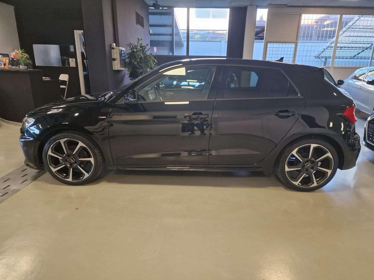 Audi A1 A1 SPB 30 1.0 tfsi Identity Black 116cv s-tronic