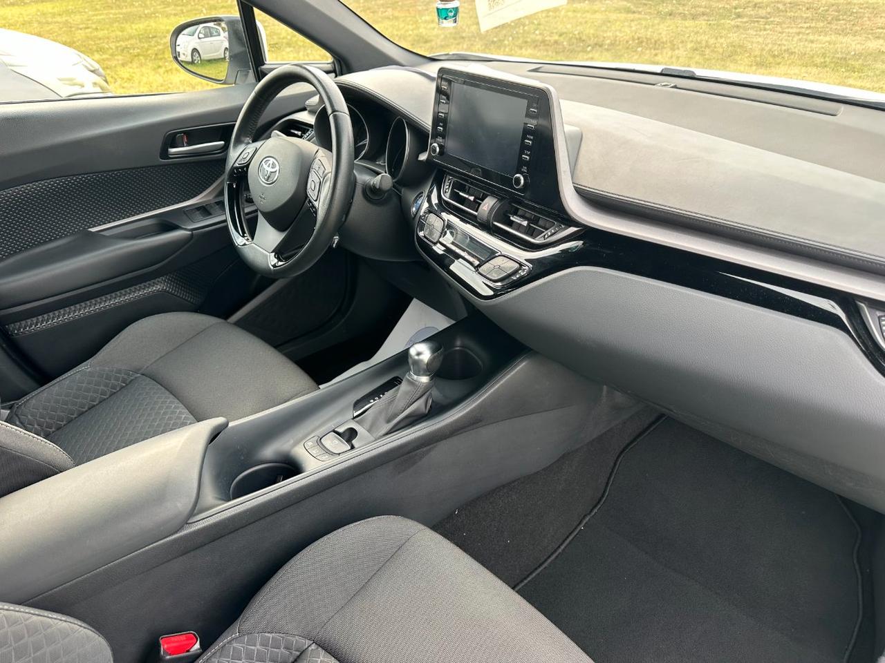 Toyota C-HR 1.8h Business e-cvt