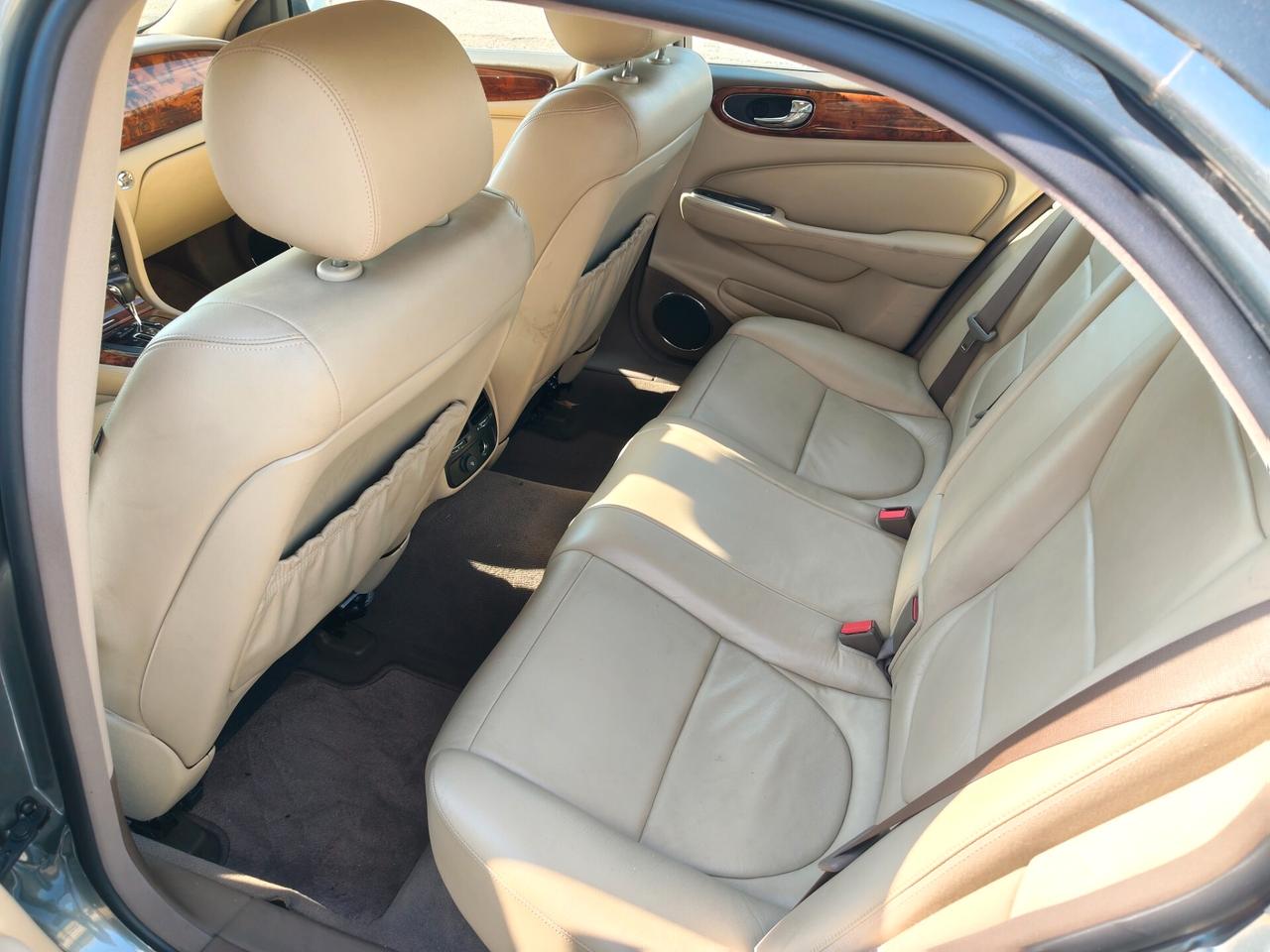 Jaguar XJ 2.7 D V6 cat Executive