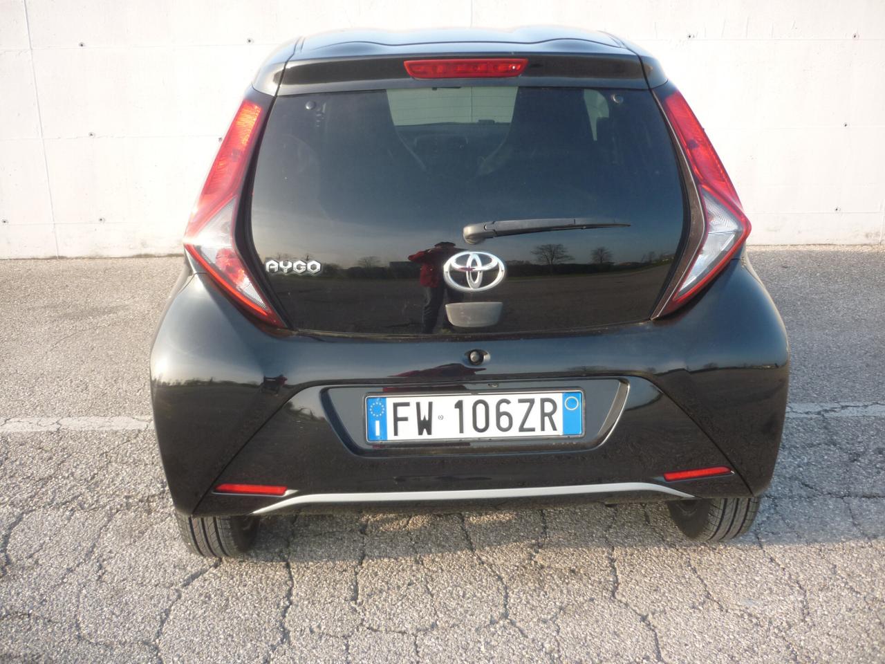Toyota Aygo 1.0 VVT-i 72 CV 5 porte x-trend