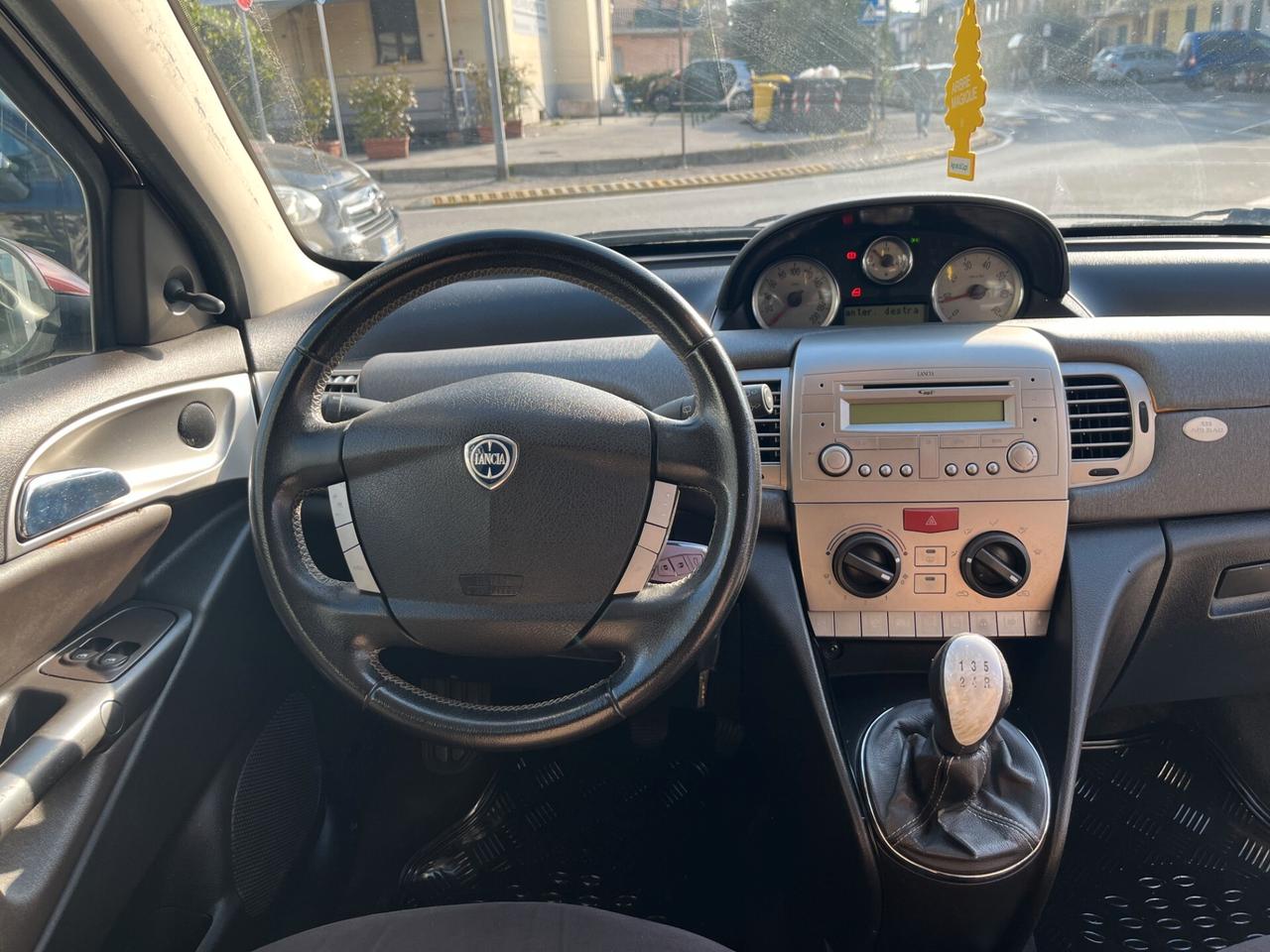 Lancia Ypsilon 1.3 MJT 75 CV Oro