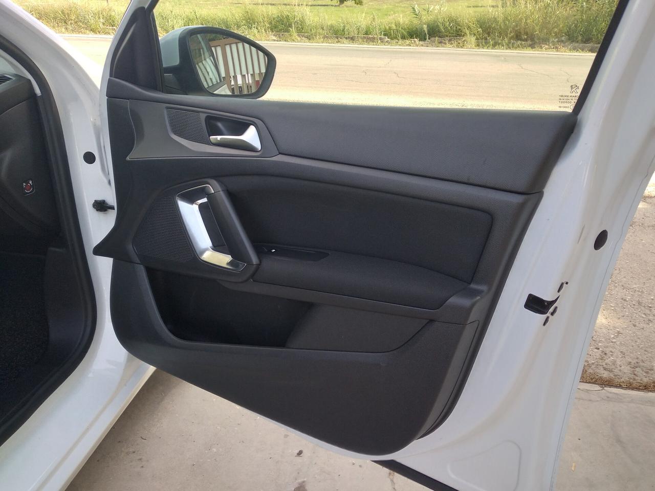 Peugeot 308 BlueHDi 100 S&S Business