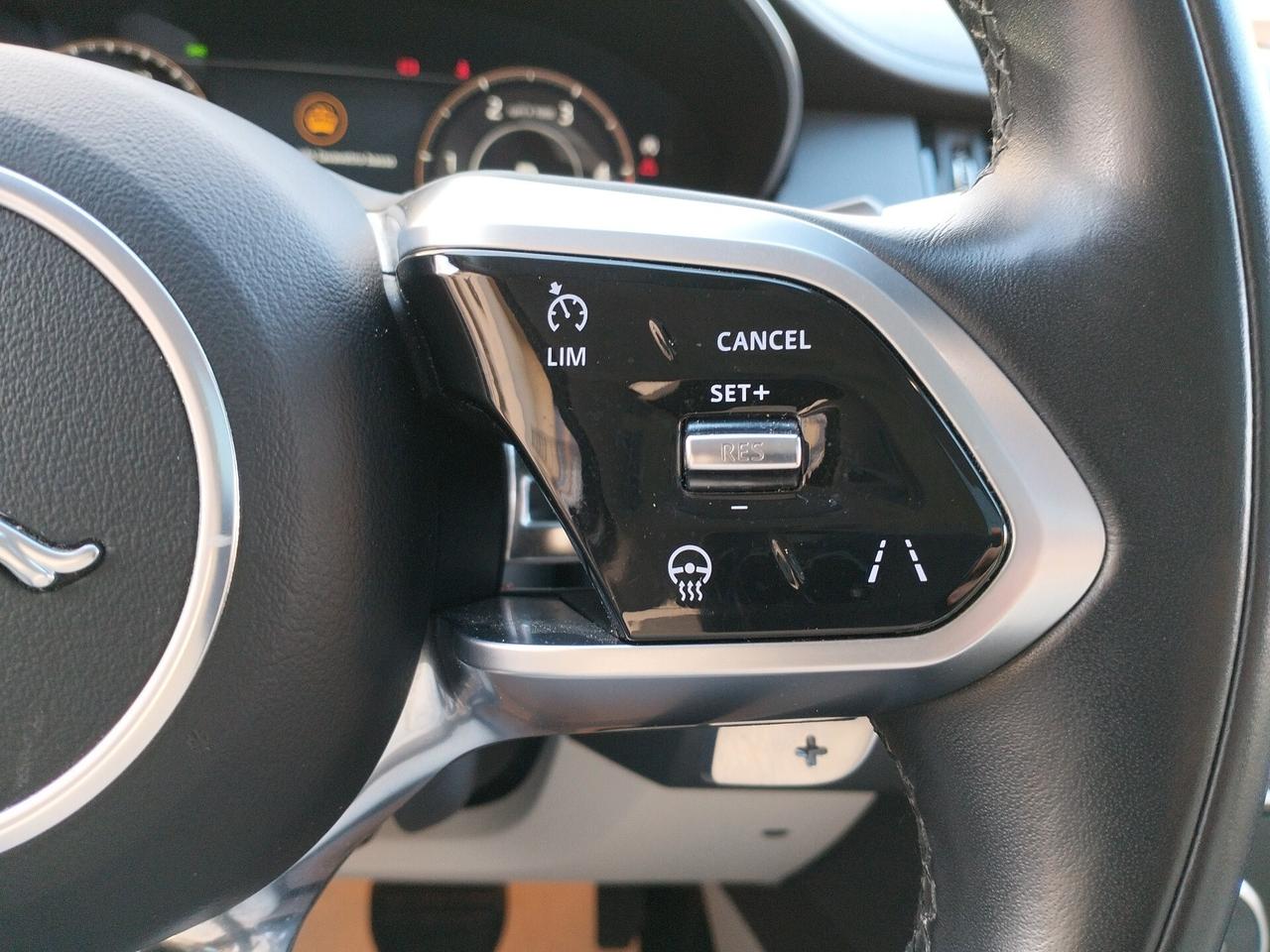 Jaguar E-Pace 2.0d i4 mhev R-Dynamic HSE awd 204cv auto IVA ESPOSTA