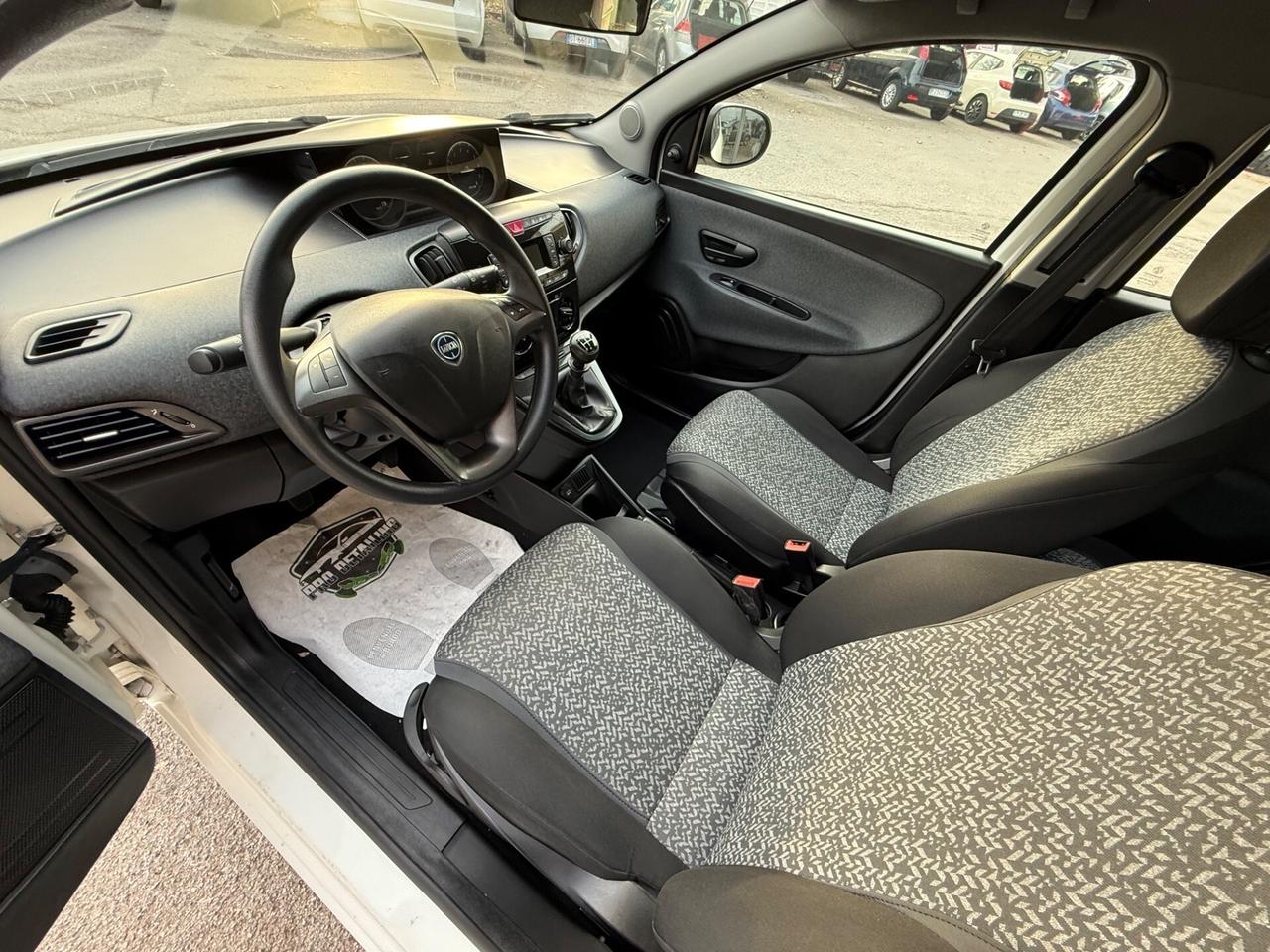 Lancia Ypsilon 1.2 69 CV 5 porte GPL-Neopatentati