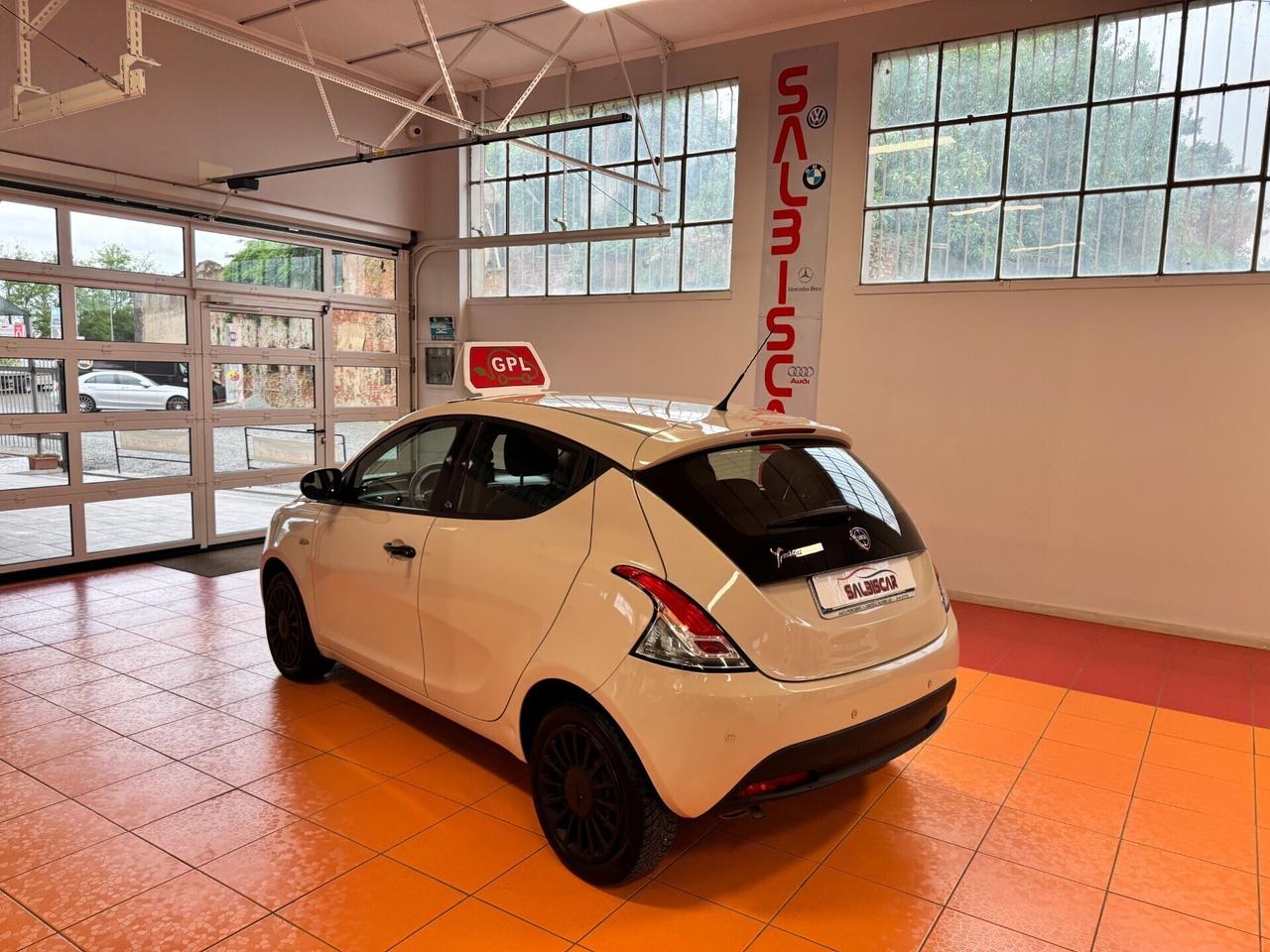 Lancia Ypsilon 1.2 69 CV 5 porte GPL Ecochic Gold