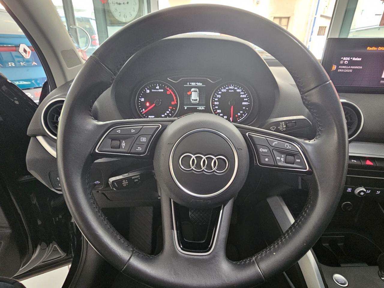 Audi Q2 35 TDI S tronic Identity Black