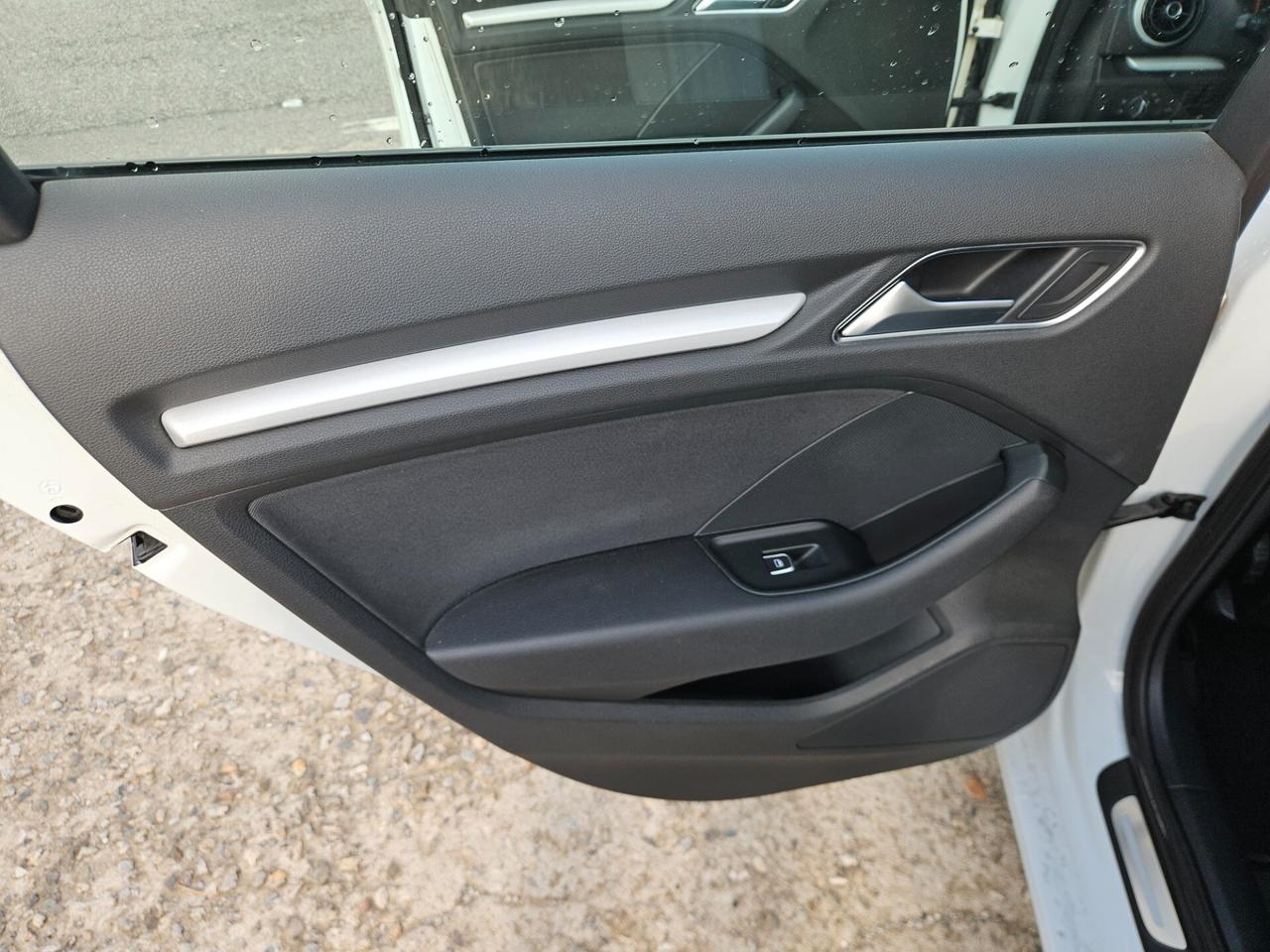 Audi A3 1.6 TDI clean diesel S tronic Business