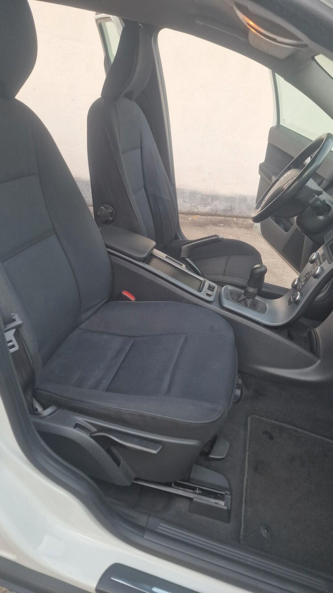 Volvo V50 1.6 D DRIVE cat R-Design "130.000 Km"