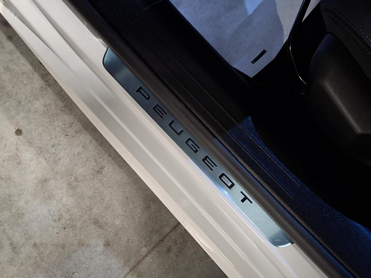 Peugeot 208 1200 mhev Hybrid 101CV GT e-DCS6 Km.0