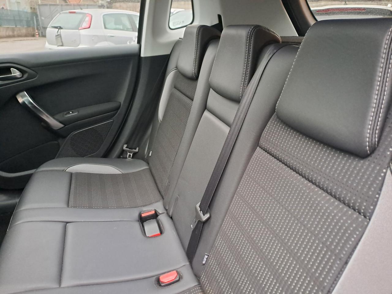 PEUGEOT 2008 1.6 HDI 115 cv *OK NEOPATENTATI*