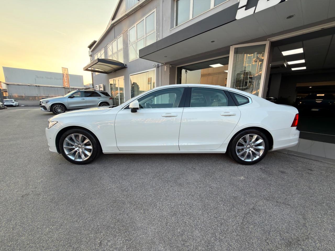 Volvo S90 D5 AWD Geartronic Momentum
