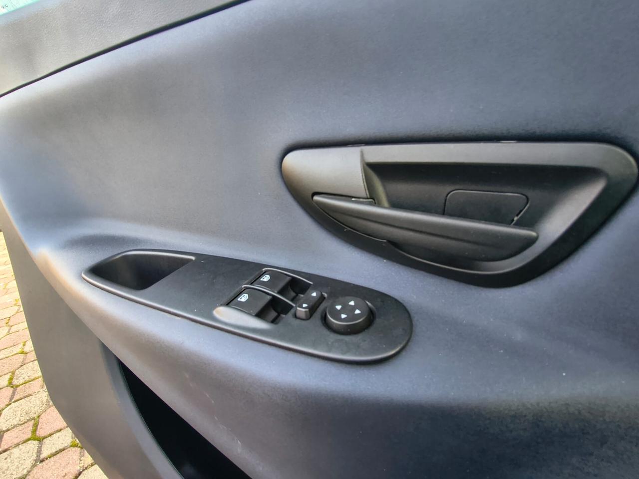 Lancia Ypsilon 1.0 FireFly 5 porte S&S Hybrid Platino