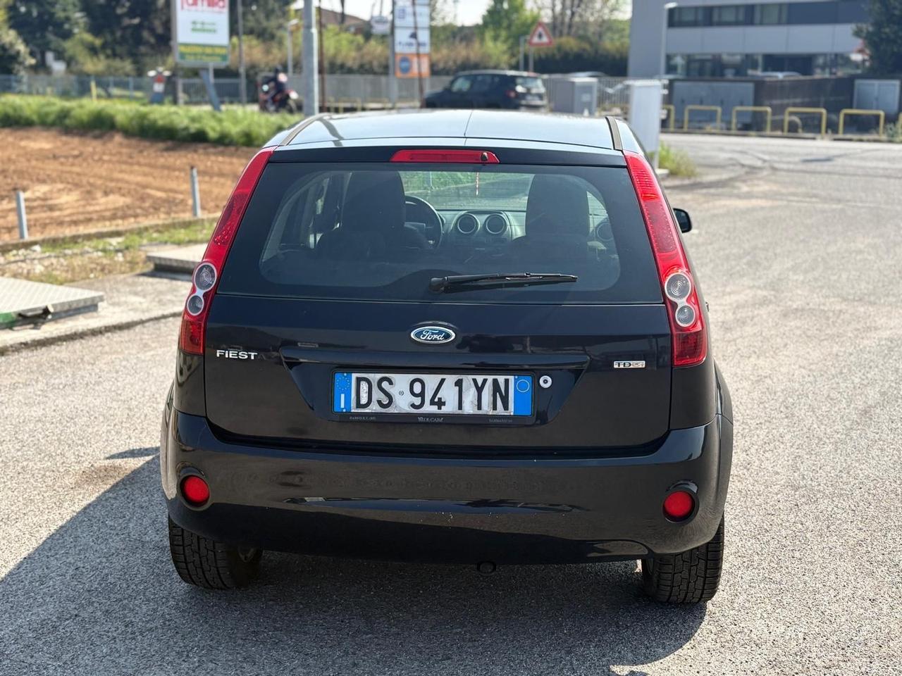 Ford Fiesta 1.4 TDCi 5p. Ghia NEOPATENTATI
