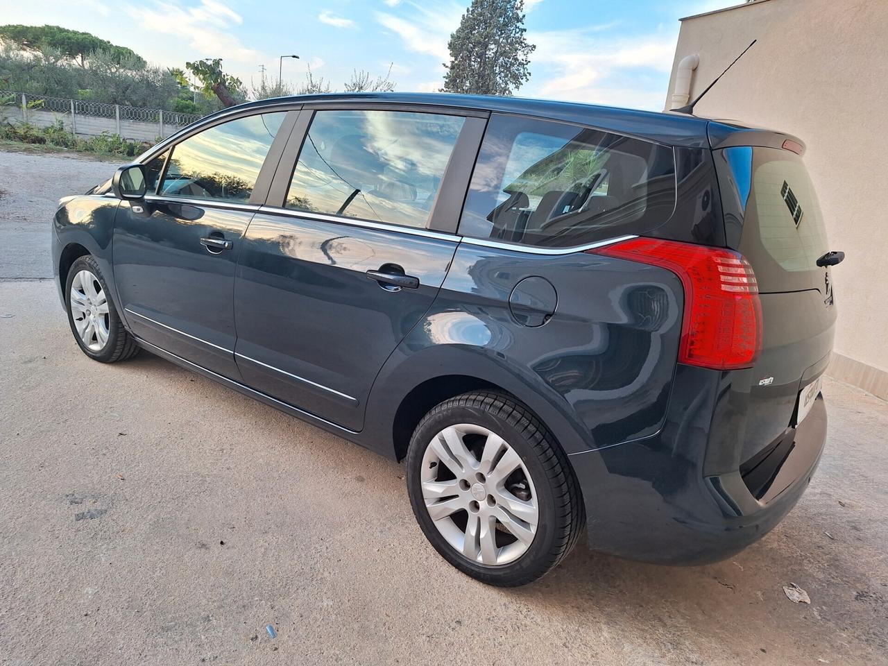 Peugeot 5008 1.6 HDi 115CV 7 posti 2014