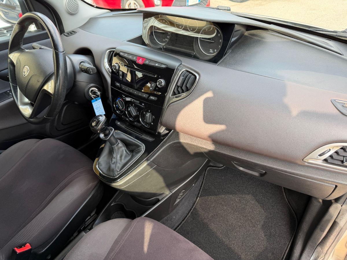 LANCIA - Ypsilon - 1.2 69 CV 5 porte Platinum