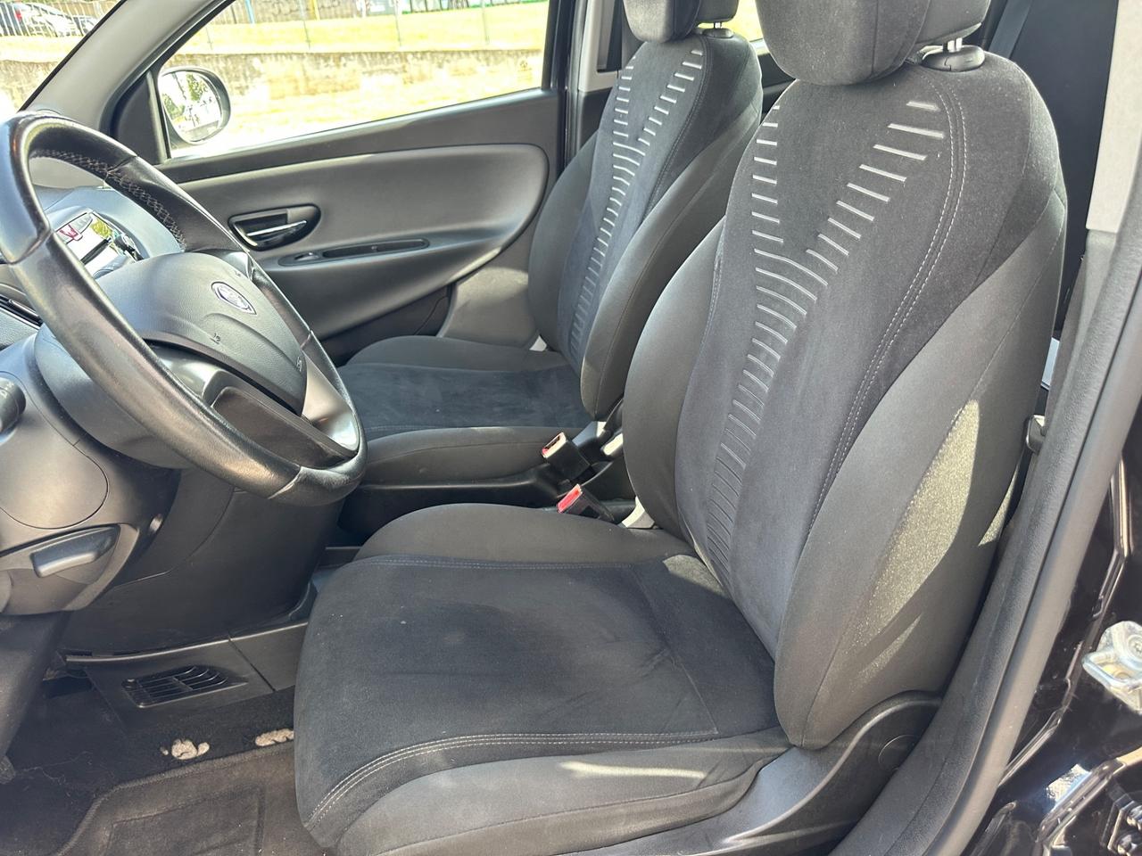 Lancia Ypsilon 1.2 69 CV 5 porte S&S Gold