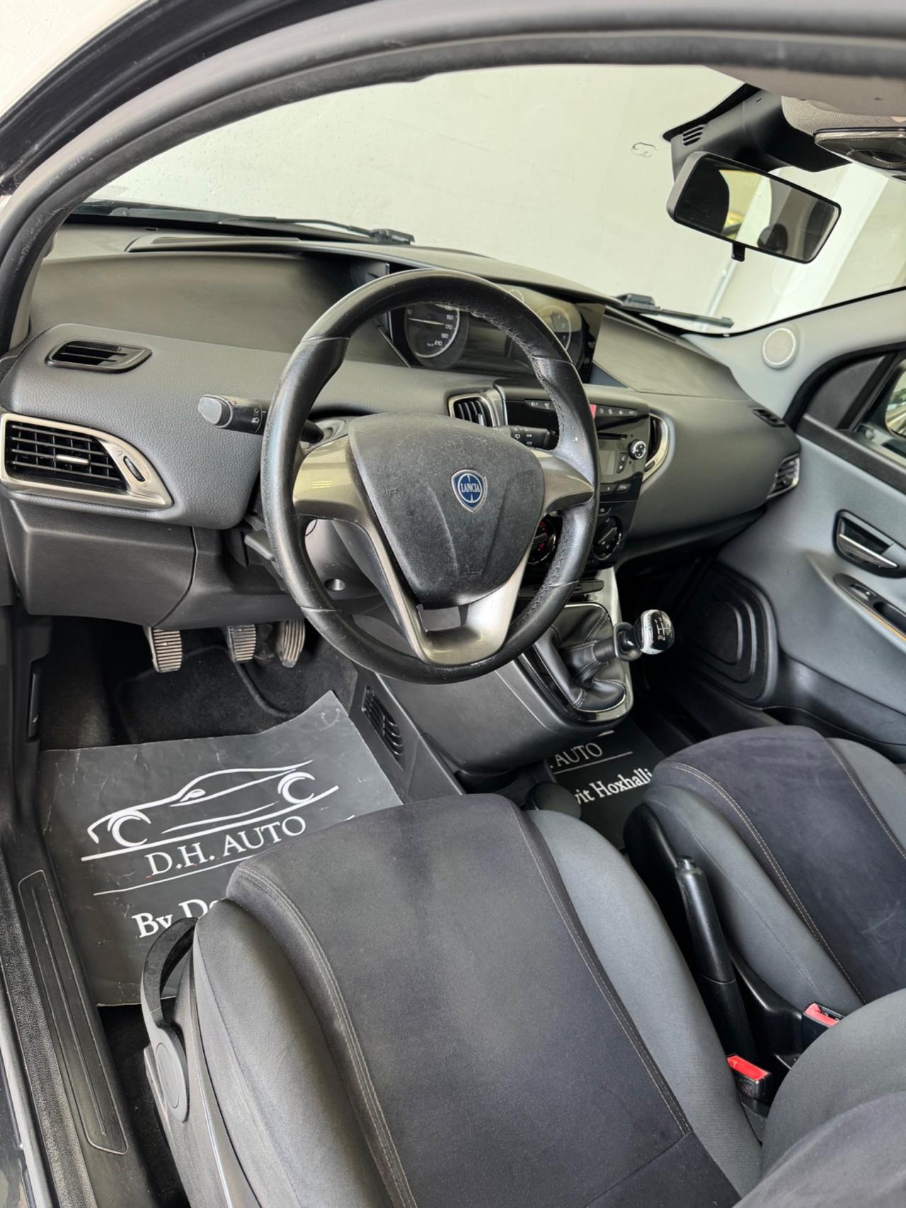 Lancia Ypsilon 1.2 69 CV 5 porte Platinum