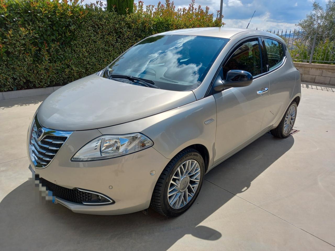 Lancia Ypsilon 1.2 69 CV SOLO 30000 KM !!!