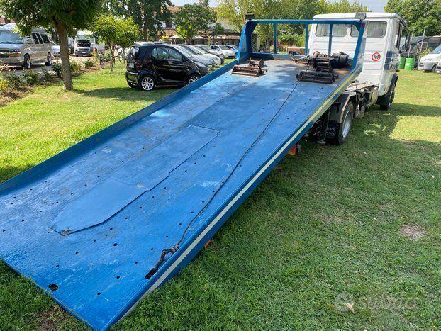 Mercedes carro attrezzi scarrabile con gru