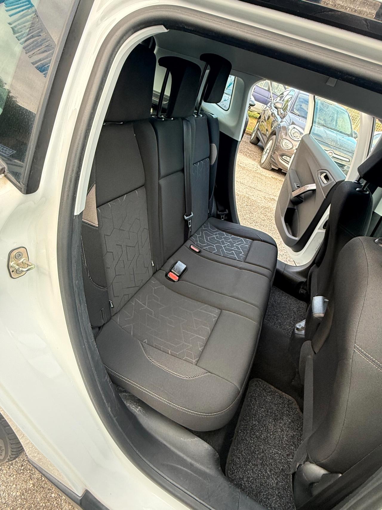 " POCHI KM " Peugeot 2008 PureTech 82 Active