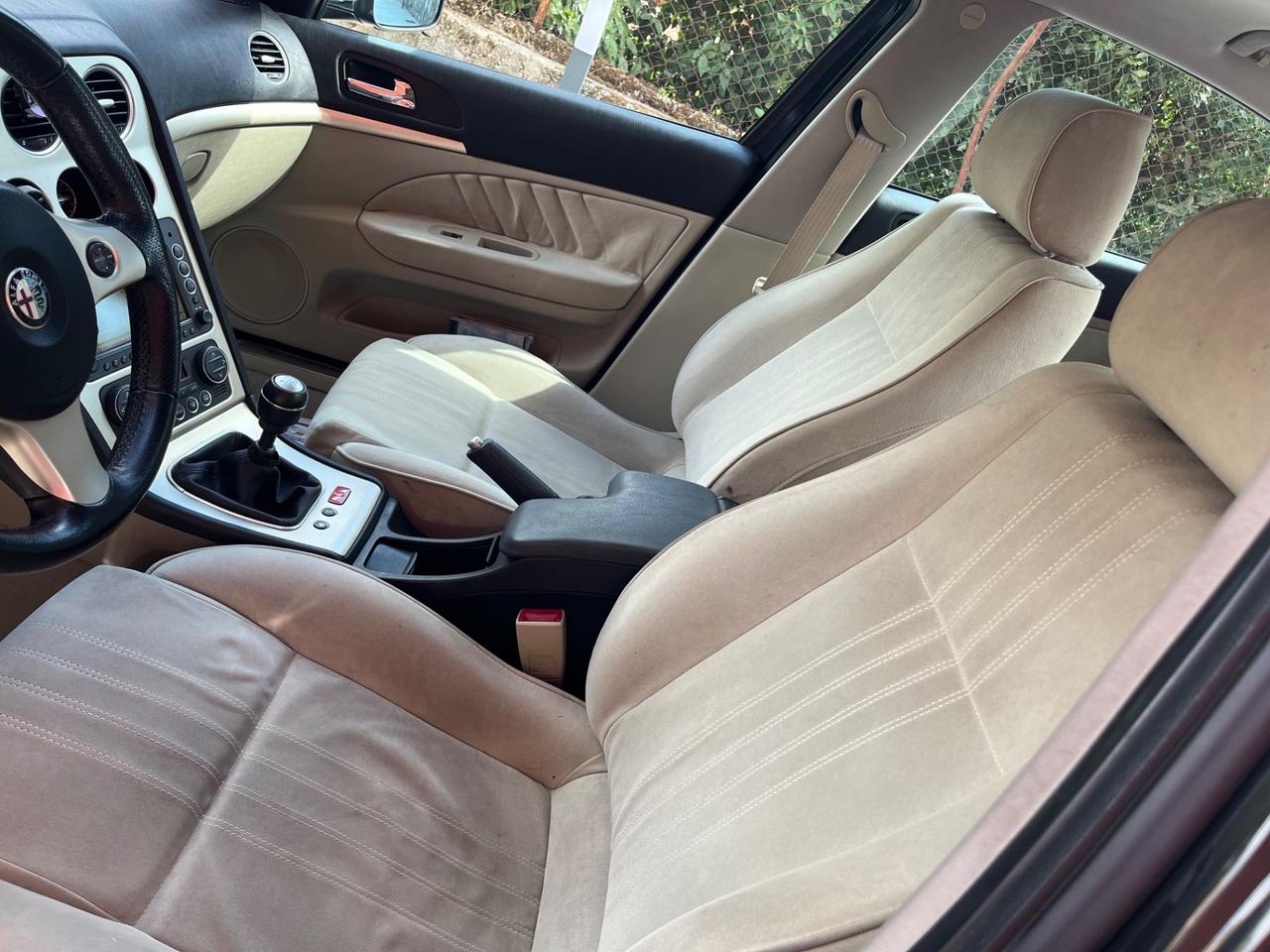 Alfa Romeo 159 1.9 JTDm 16V EXCLUSIVE - FULL OPTIONAL