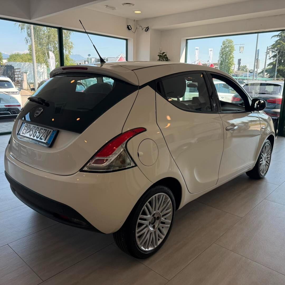 Lancia Ypsilon 1.3 MJT 16V 95 CV 5 porte S&S Silver