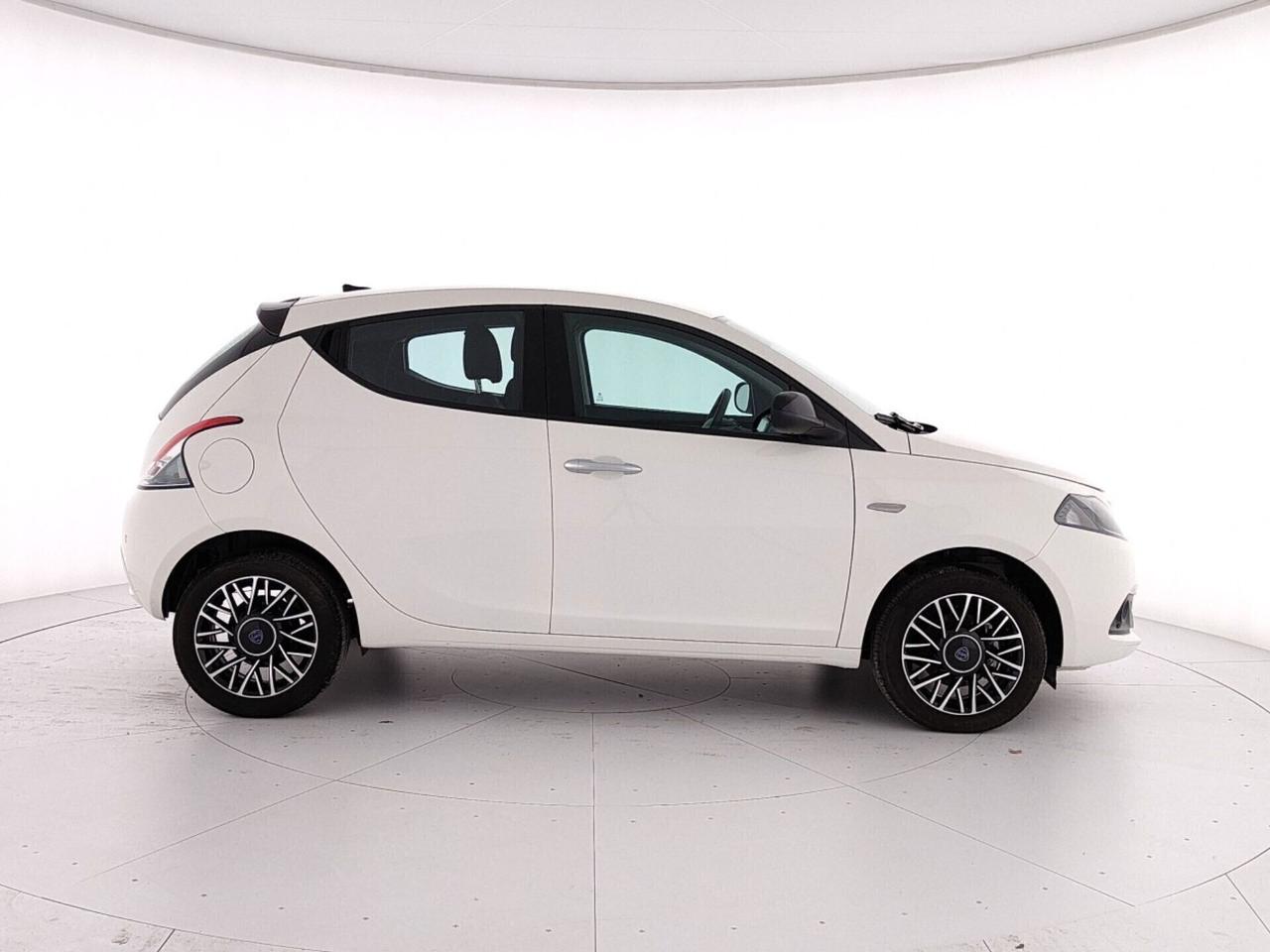 Lancia Ypsilon 1.0 FireFly 5 porte S&S Hybrid Platino