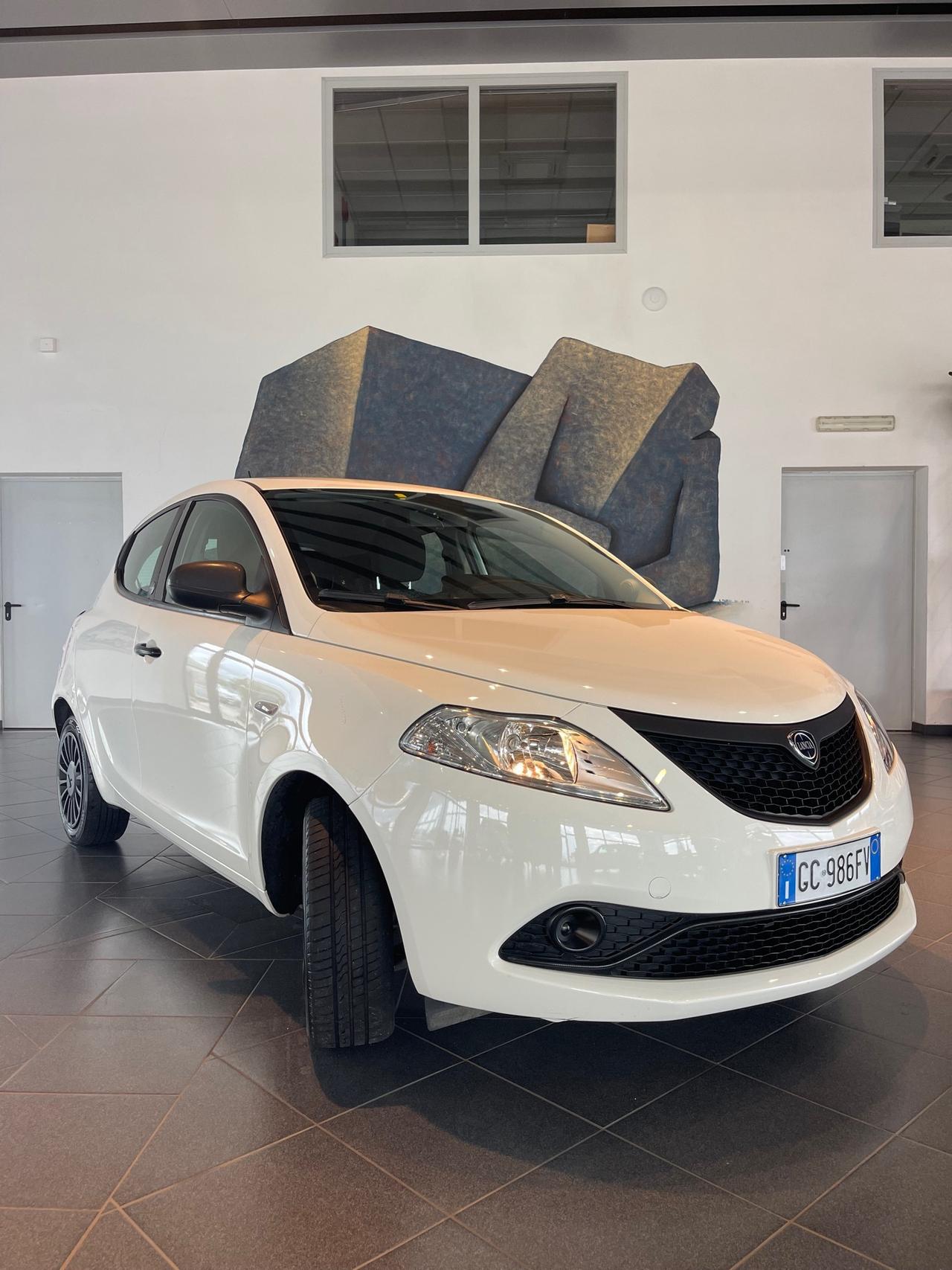 Lancia Ypsilon 1.0 FireFly 5 porte S&S Hybrid Ecochic Silver my21"