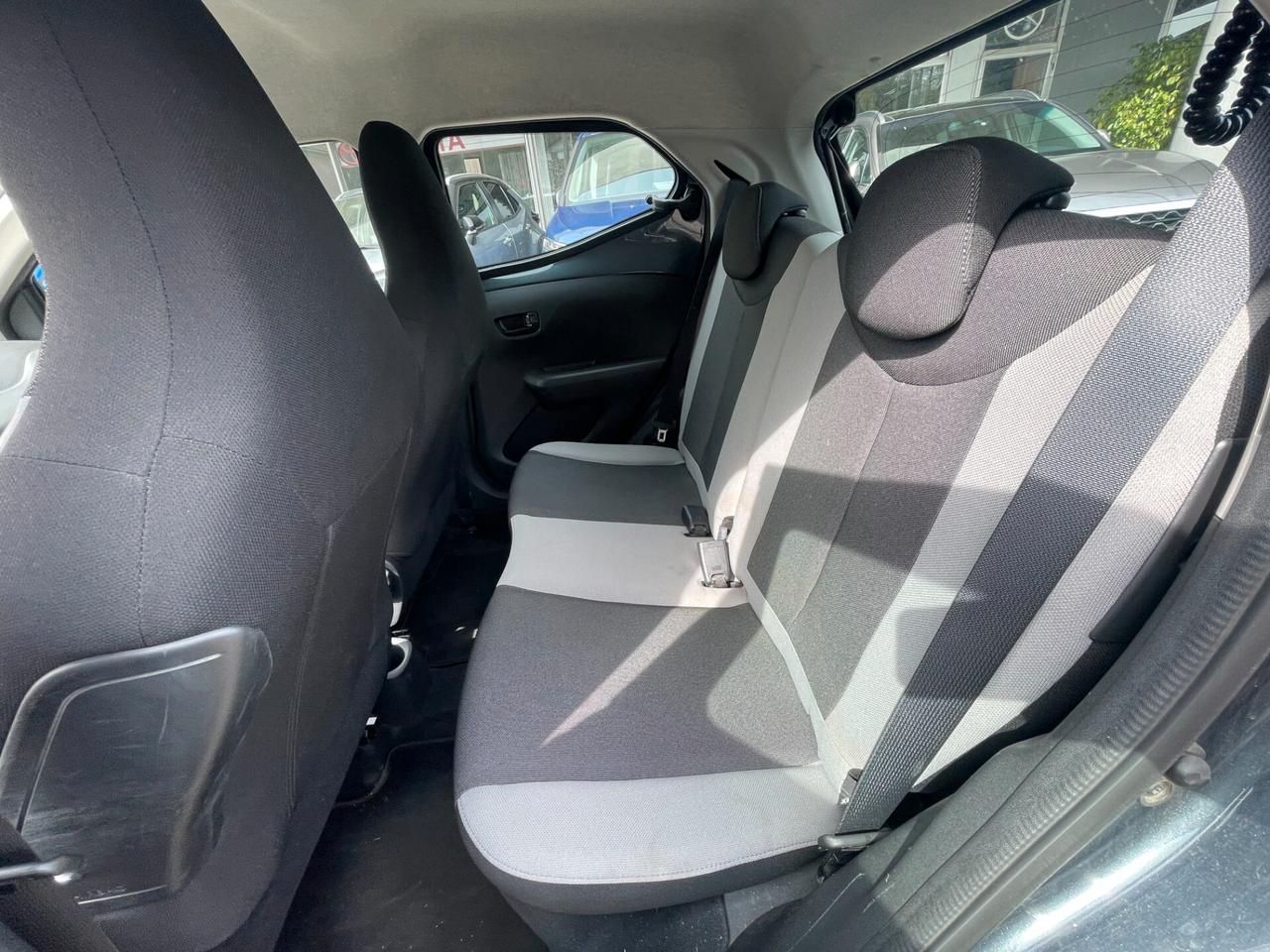 Toyota Aygo 1.0 VVT-i 69 CV 5 porte x-play