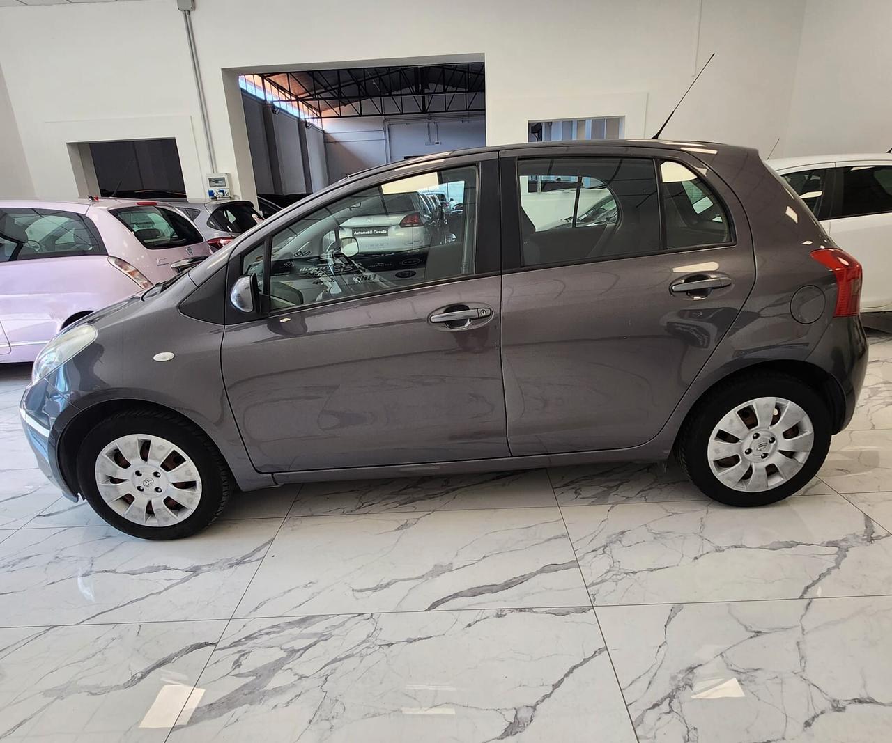 Toyota Yaris 1.0 5 porte Sol