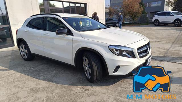 MERCEDES-BENZ GLA 200 d Automatic Business