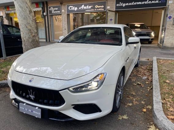 MASERATI Ghibli V6 SQ4 430 CV Gransport NAVI+RETR.