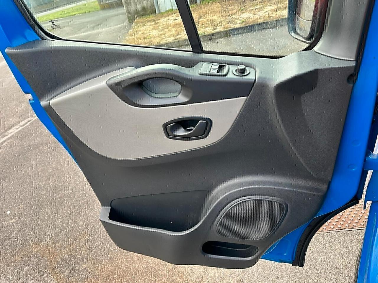 RENAULT TRAFIC ANNO 2015 PRONTO ALL'USO! SUPER PREZZO!