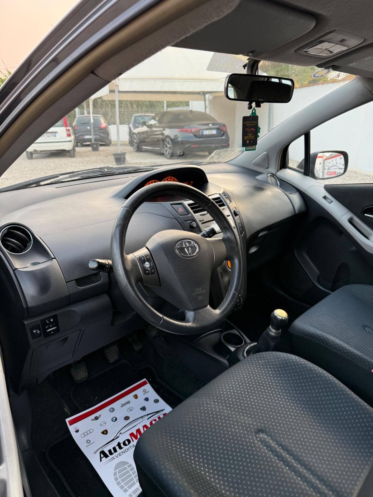 Toyota Yaris 1.0 5 porte Sol