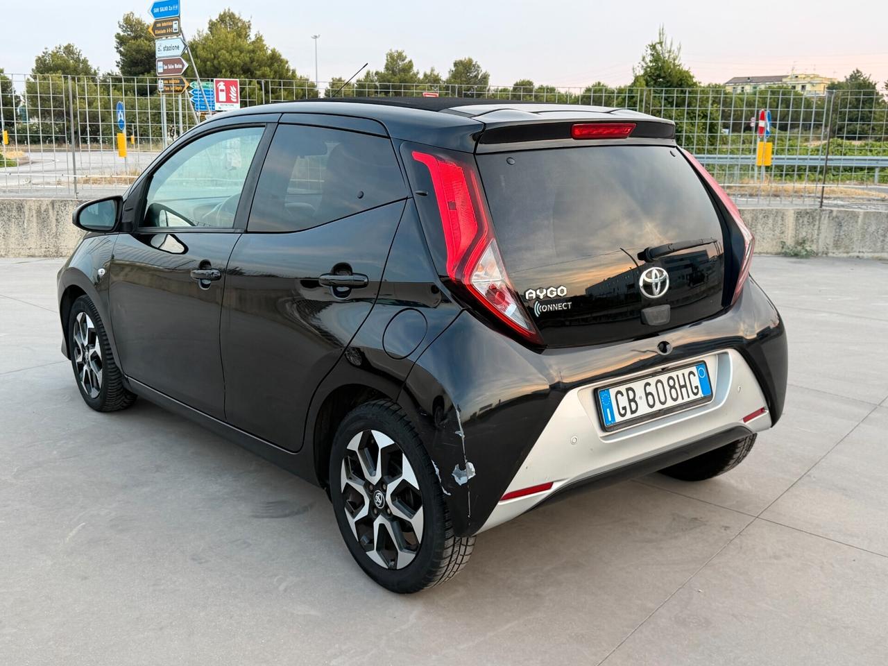 Toyota Aygo Connect 1.0 VVT-i 72 CV 5 porte x-wave MMT