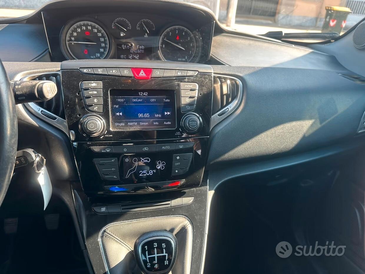 Lancia Ypsilon 1.2 69 CV 5 porte Platinum